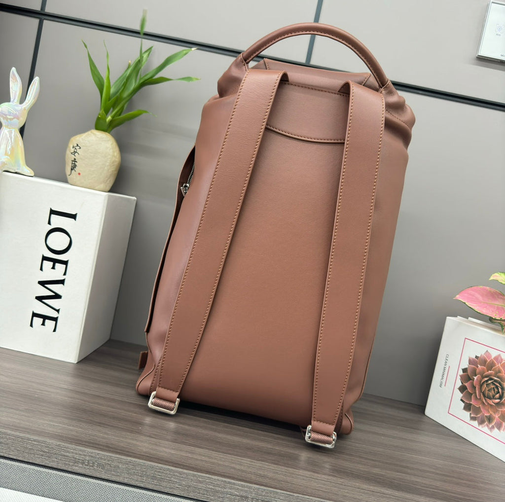 LOEWE FLAMENCO 40 BACKPACK IN CHESTNUT BROWN SHINY SUPPLE CALFSKIN