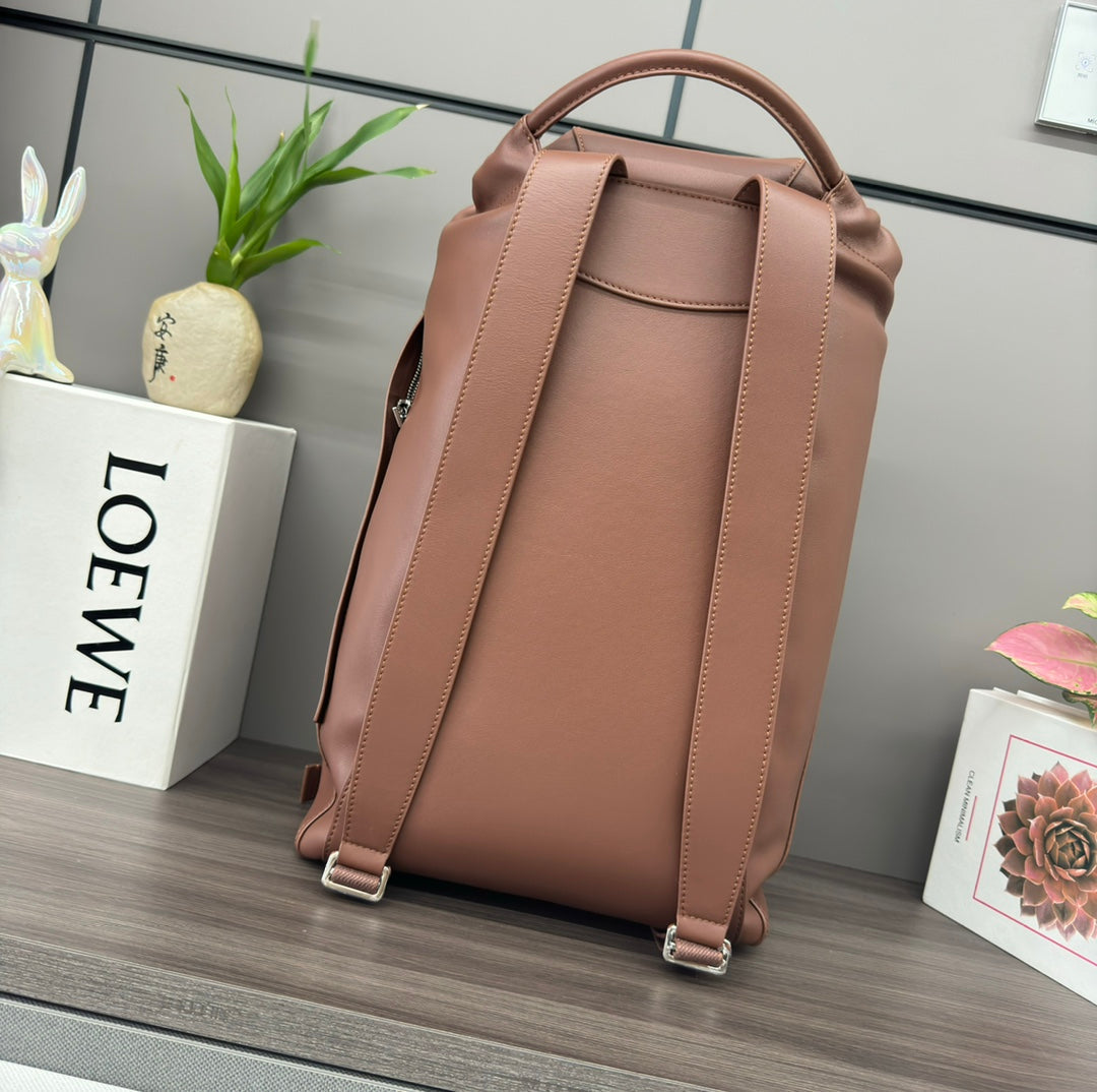 LOEWE FLAMENCO 40 BACKPACK IN CHESTNUT BROWN SHINY SUPPLE CALFSKIN