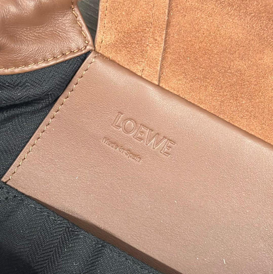 LOEWE FLAMENCO 40 BACKPACK IN CHESTNUT BROWN SHINY SUPPLE CALFSKIN
