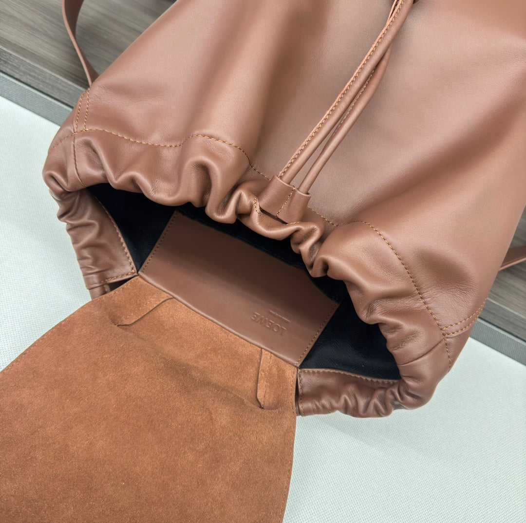 LOEWE FLAMENCO 40 BACKPACK IN CHESTNUT BROWN SHINY SUPPLE CALFSKIN
