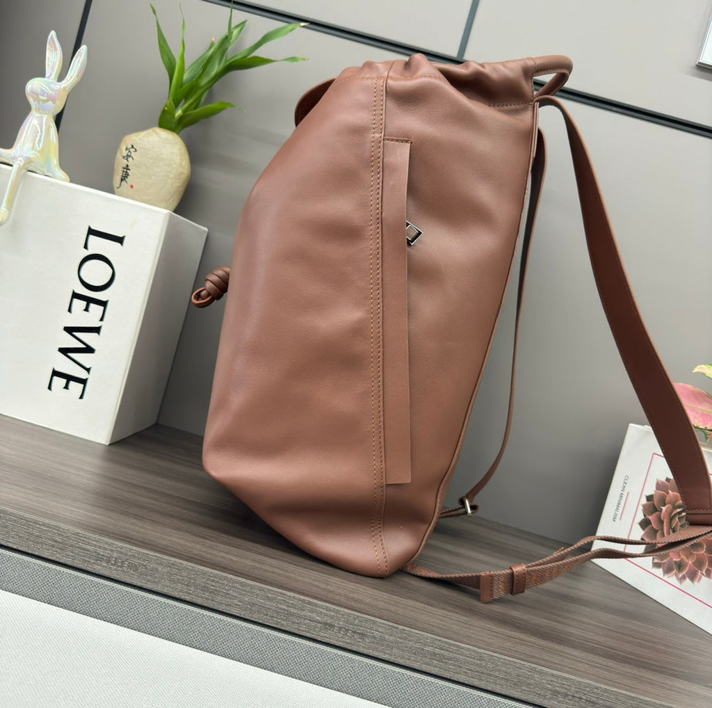 LOEWE FLAMENCO 40 BACKPACK IN CHESTNUT BROWN SHINY SUPPLE CALFSKIN