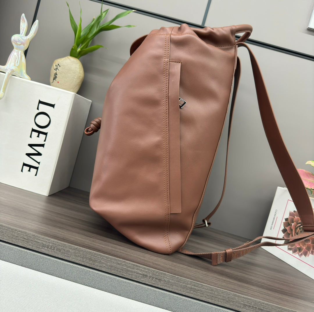 LOEWE FLAMENCO 40 BACKPACK IN CHESTNUT BROWN SHINY SUPPLE CALFSKIN