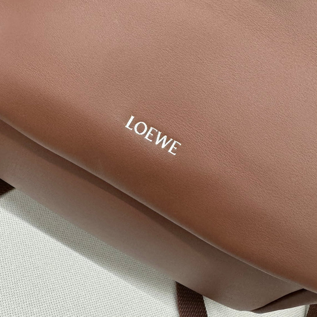 LOEWE FLAMENCO 40 BACKPACK IN CHESTNUT BROWN SHINY SUPPLE CALFSKIN