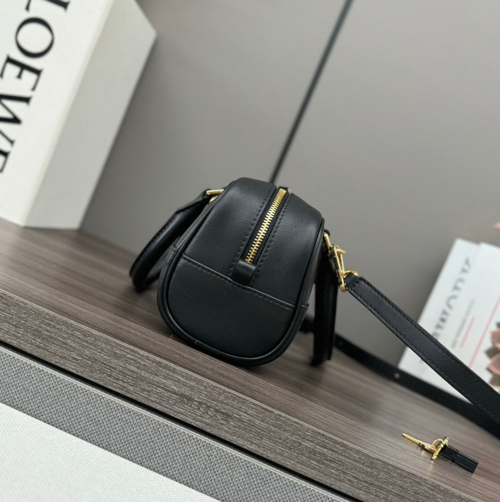 LOEWE AMAZONA 23 CROPPED BAG IN BLACK SOFT GRAINED CALFSKIN