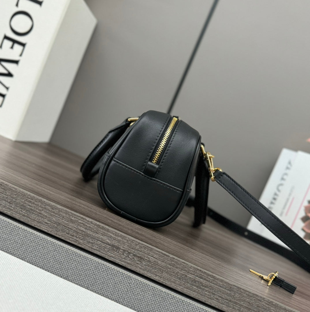 LOEWE AMAZONA 23 CROPPED BAG IN BLACK SOFT GRAINED CALFSKIN