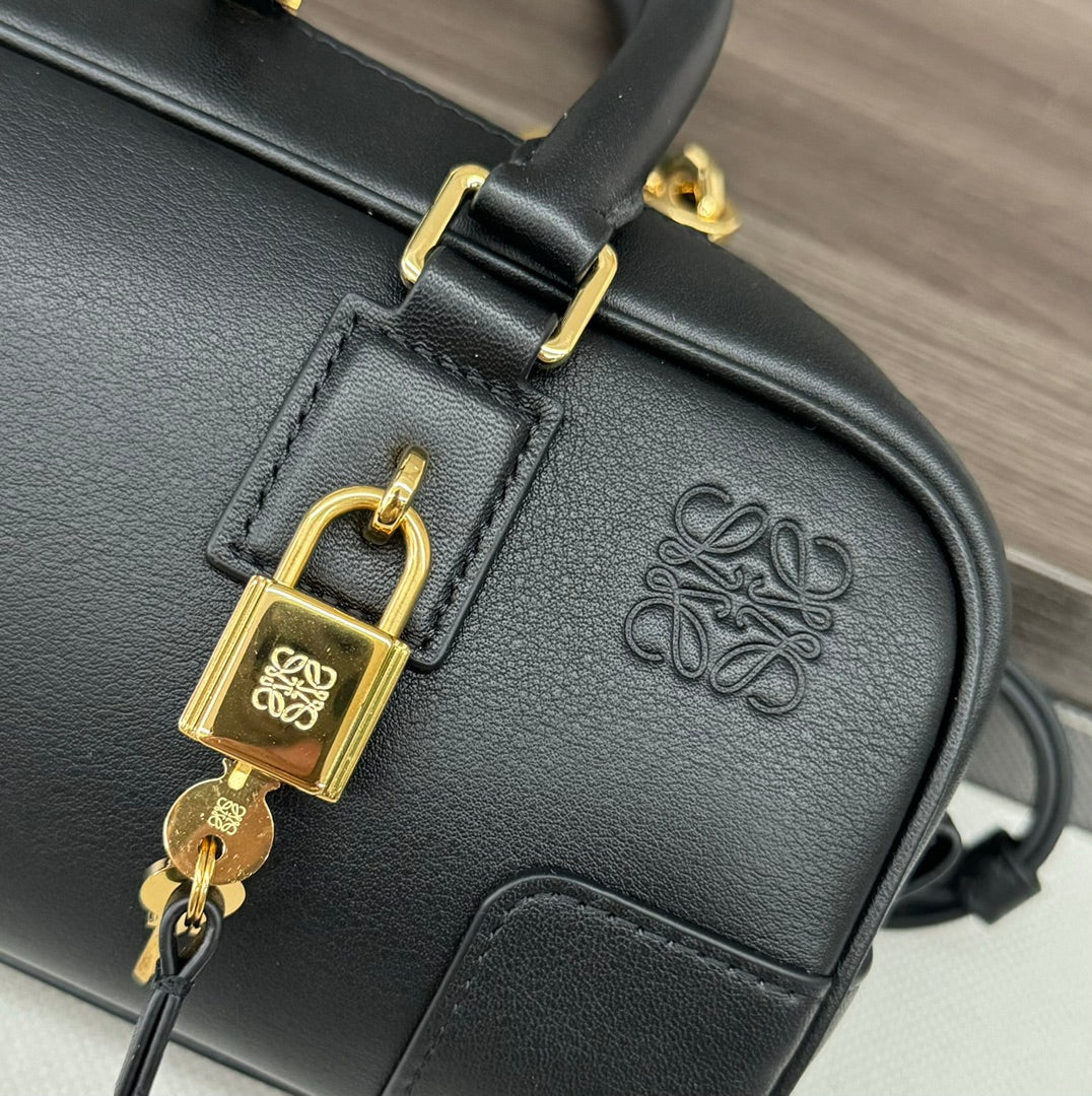 LOEWE AMAZONA 23 CROPPED BAG IN BLACK SOFT GRAINED CALFSKIN