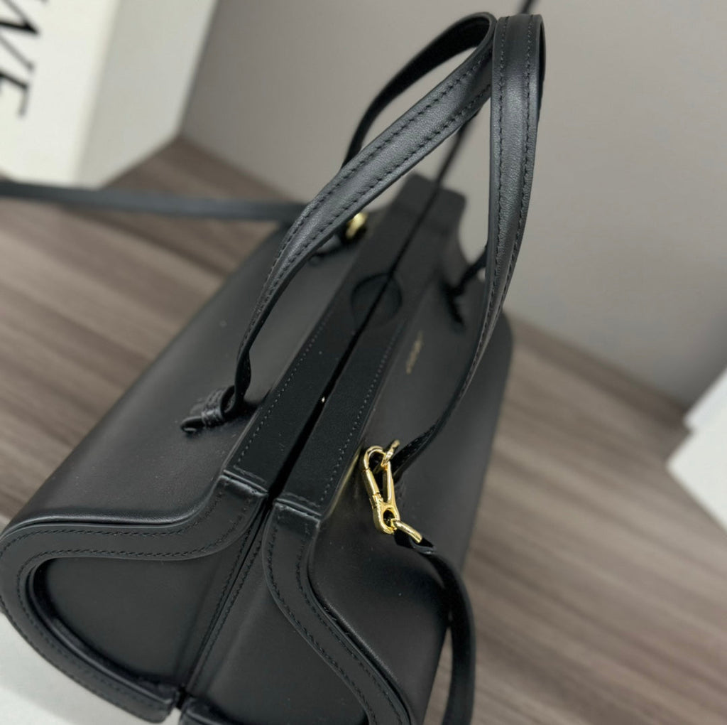LOEWE CYLINDER BAG 25 IN BLACK CALFSKIN