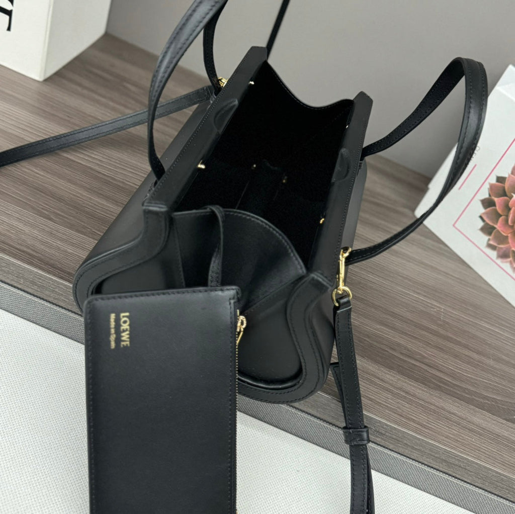 LOEWE CYLINDER BAG 25 IN BLACK CALFSKIN