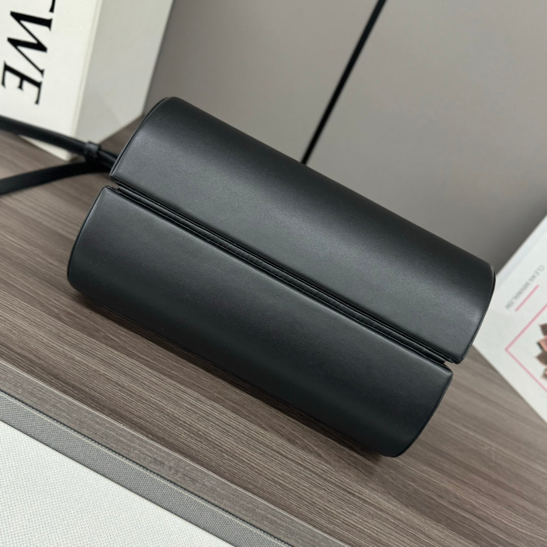 LOEWE CYLINDER BAG 25 IN BLACK CALFSKIN