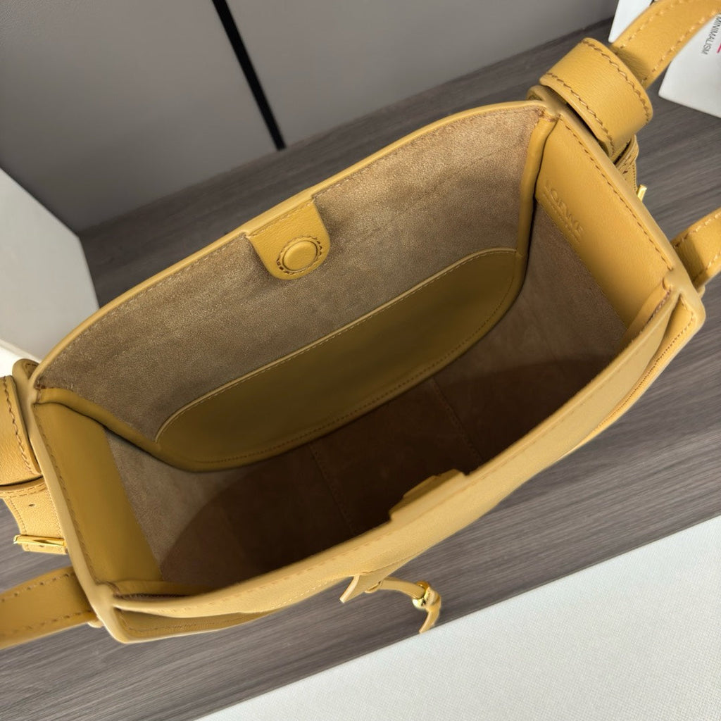 LOEWE HAMMOCK SLICE 25 BAG IN SAND YELLOW SHINY CALFSKIN