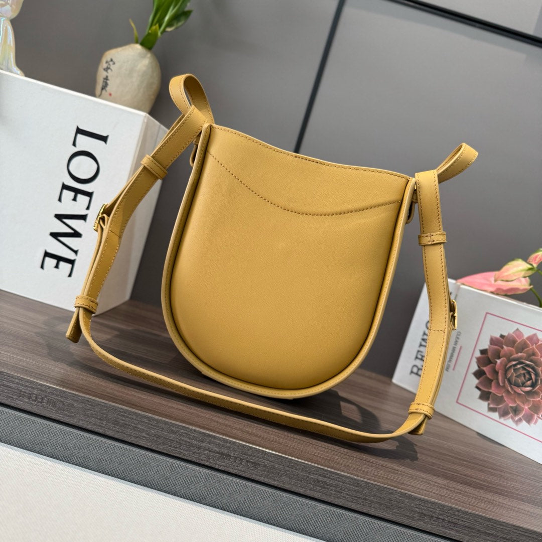 LOEWE HAMMOCK SLICE 25 BAG IN SAND YELLOW SHINY CALFSKIN