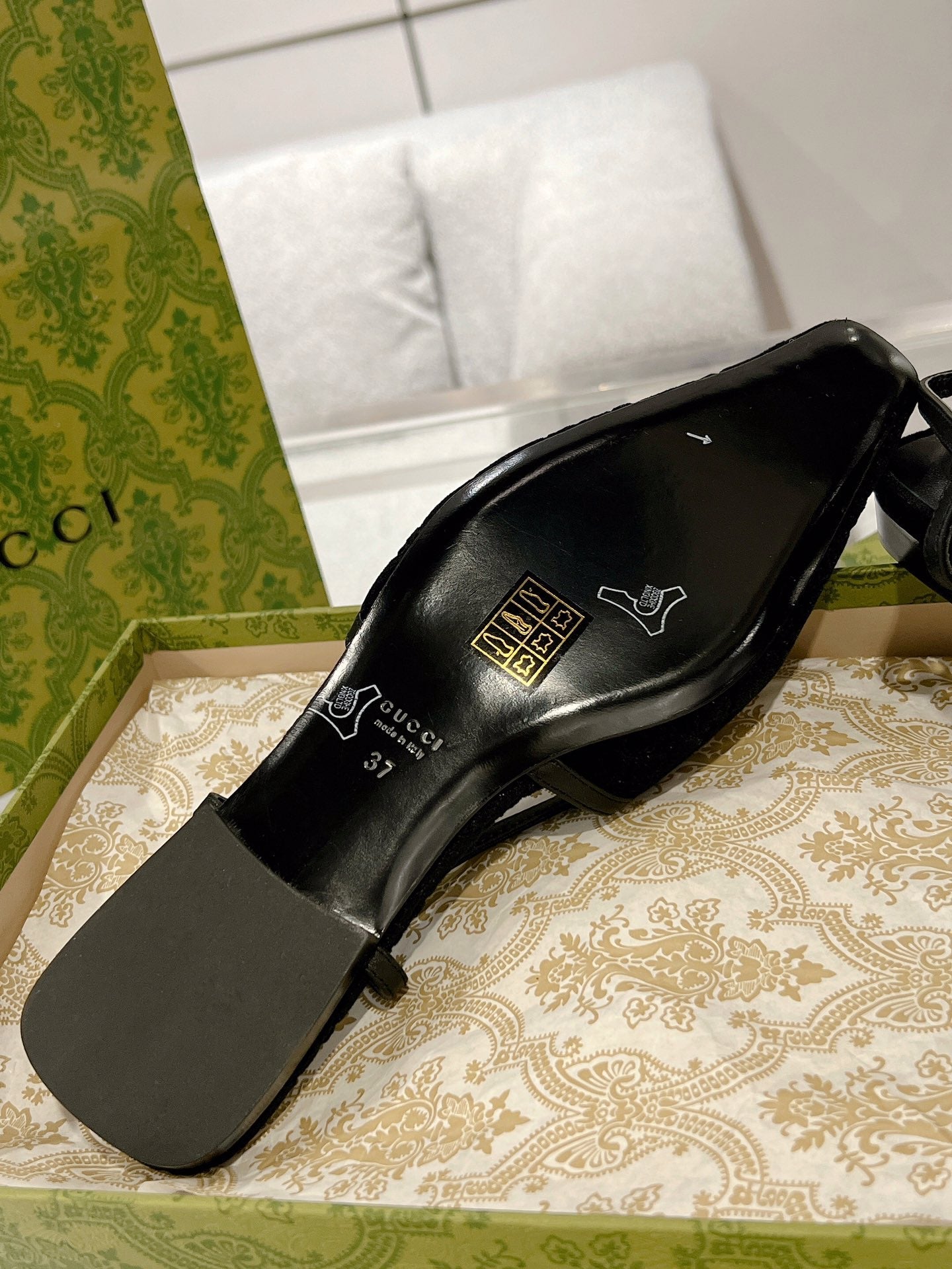 GUCCI SLINGBACK FLATS BLACK VELVET