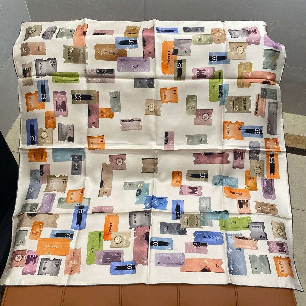 CHANEL 25S SCARF 90 IN SILK 703701