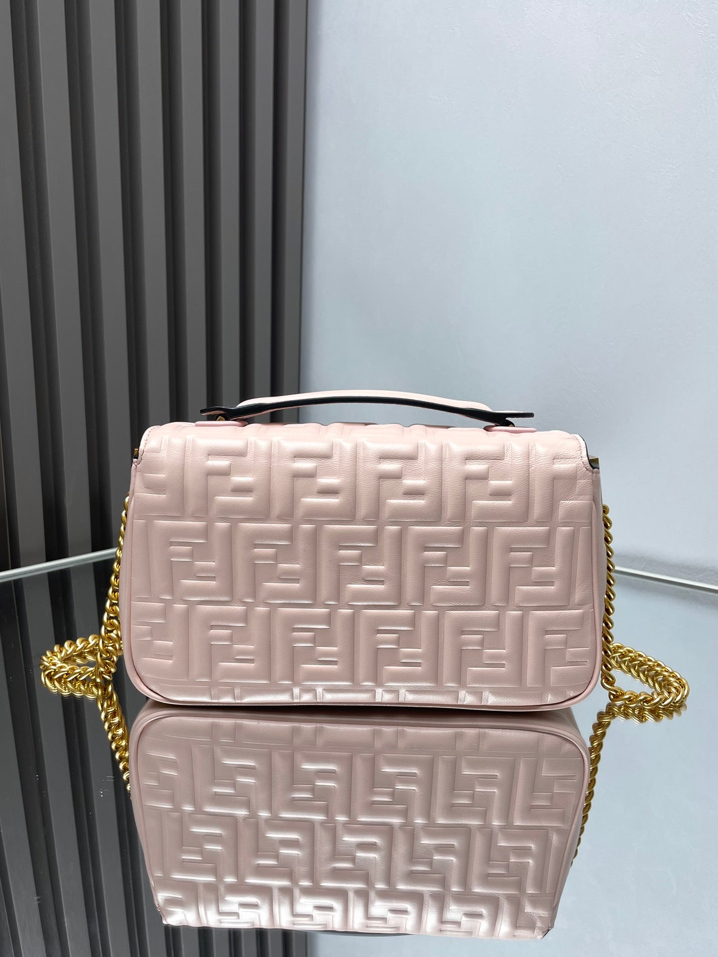 FENDI Fend Baguette 24 Bag With FF Motif Pink Leather Ghw