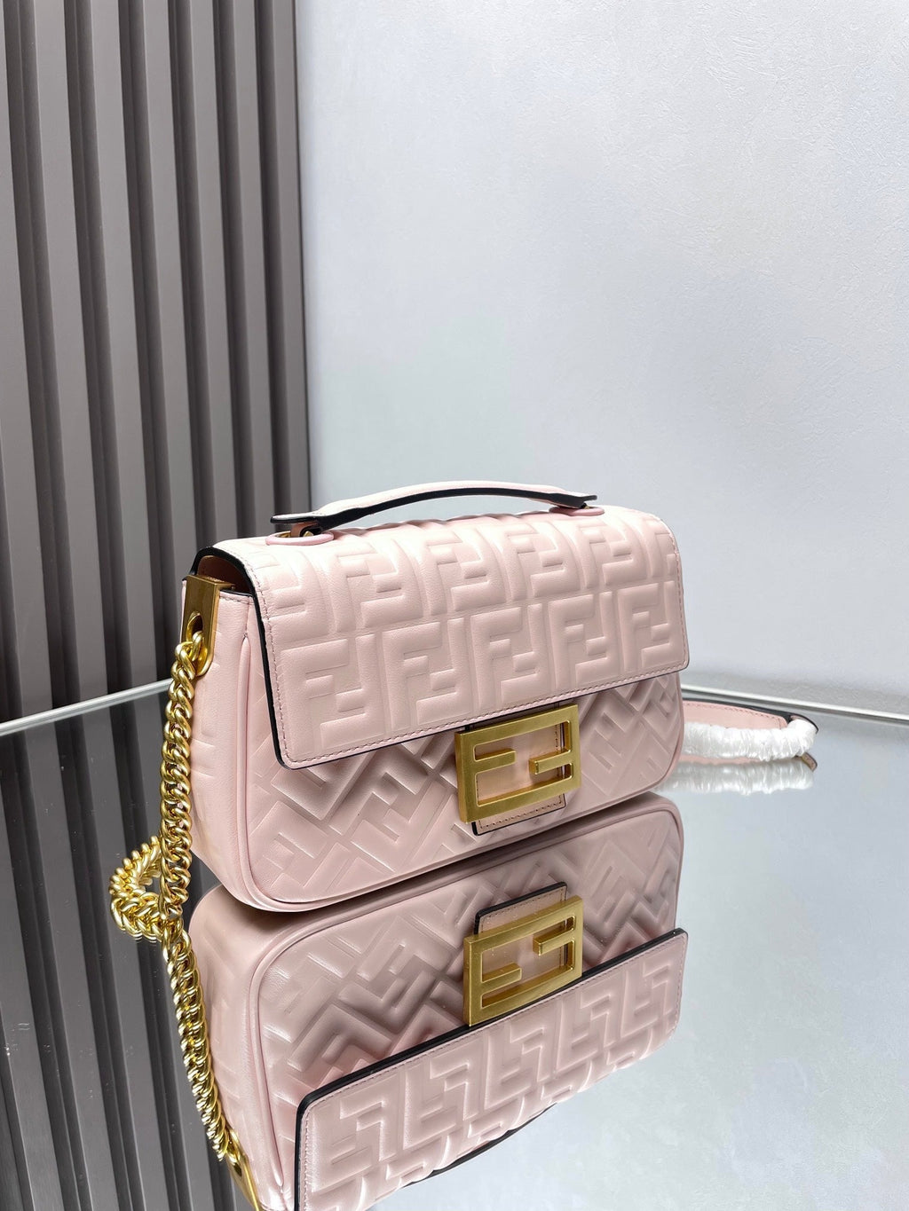 FENDI Fend Baguette 24 Bag With FF Motif Pink Leather Ghw