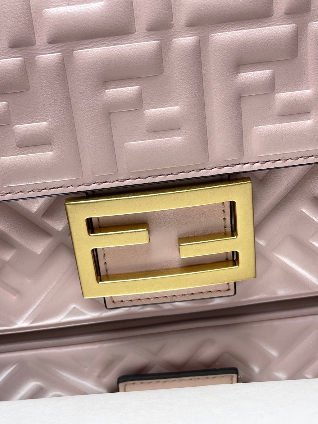 FENDI Fend Baguette 24 Bag With FF Motif Pink Leather Ghw