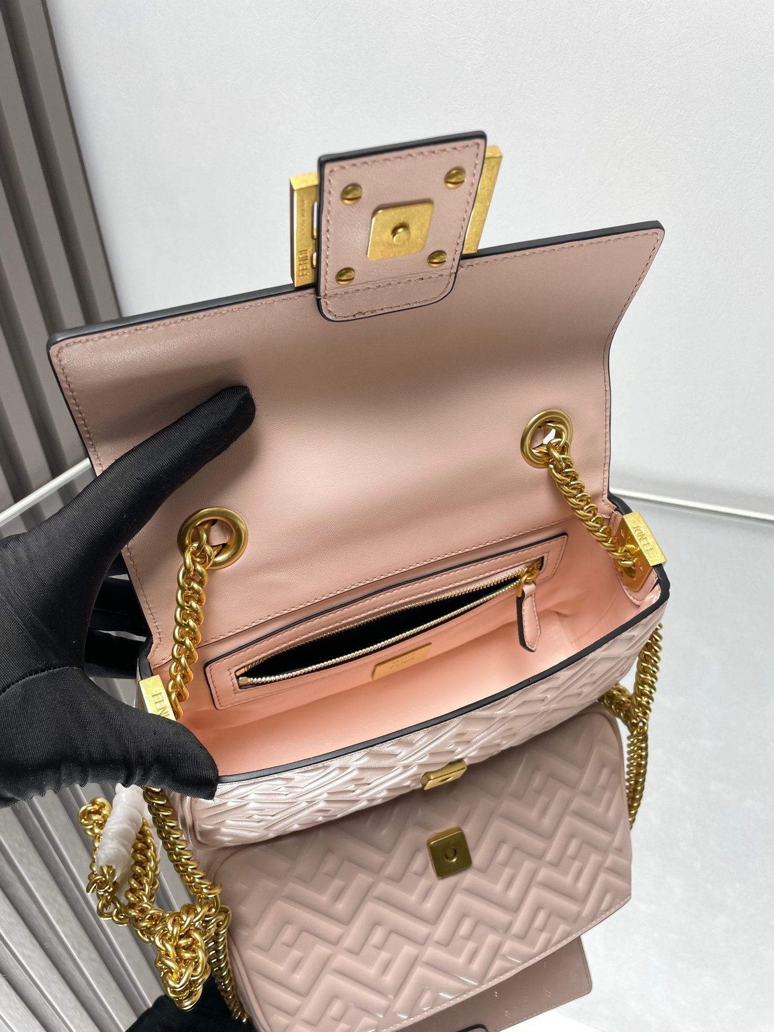 FENDI Fend Baguette 24 Bag With FF Motif Pink Leather Ghw