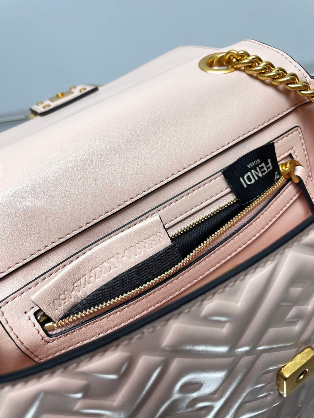 FENDI Fend Baguette 24 Bag With FF Motif Pink Leather Ghw