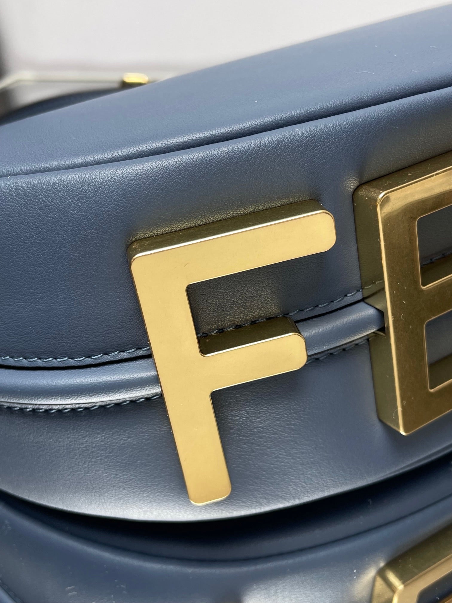 FENDI FENDIGRAPHY MEDIUM 29 IN QUEEN SMOOTH LAMBSKIN GOLD HARDWARE