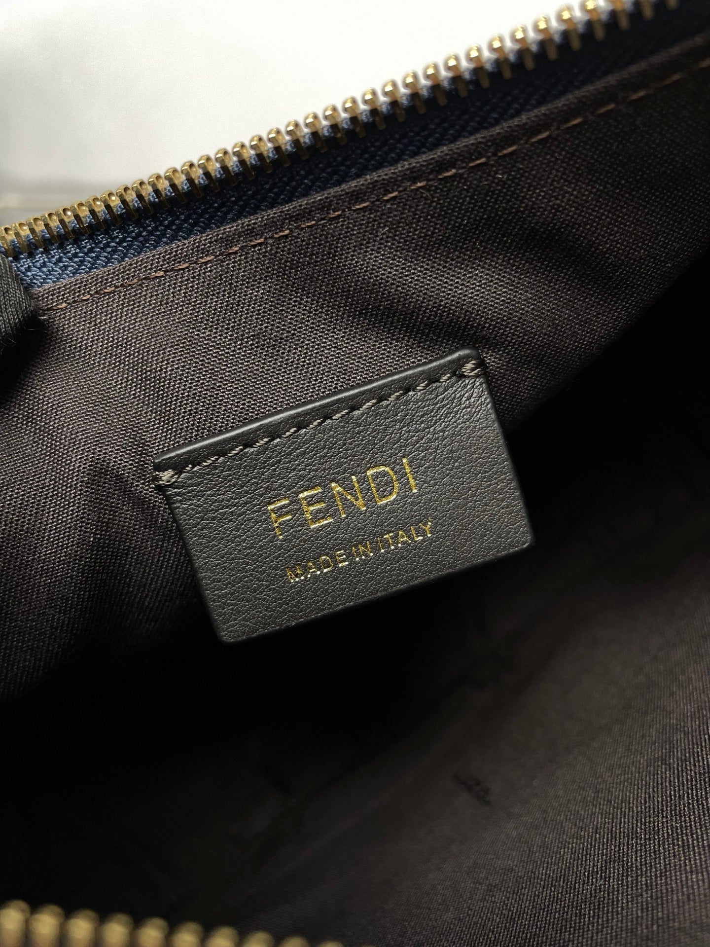 FENDI FENDIGRAPHY MEDIUM 29 IN QUEEN SMOOTH LAMBSKIN GOLD HARDWARE