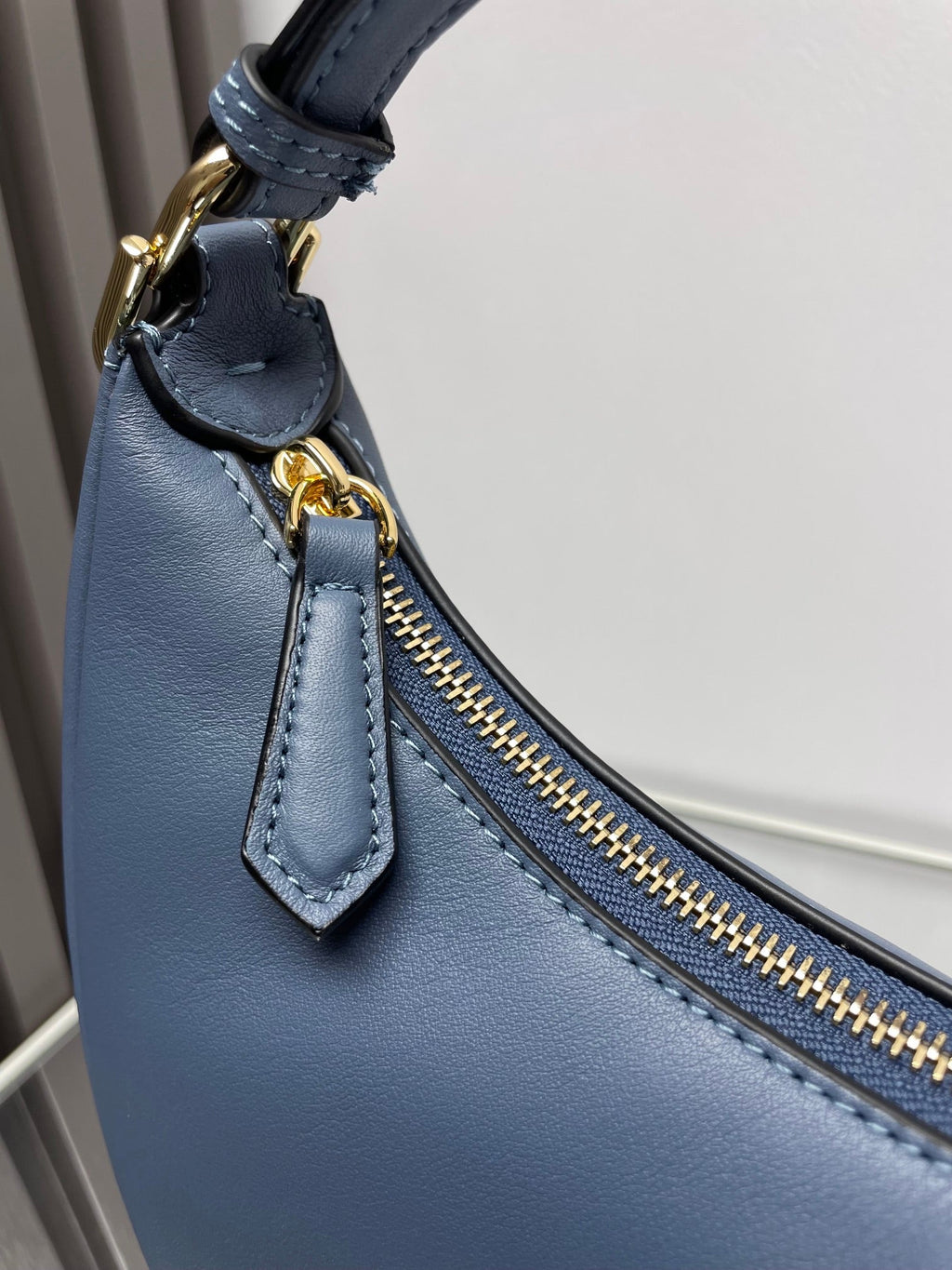 FENDI FENDIGRAPHY MEDIUM 29 IN QUEEN SMOOTH LAMBSKIN GOLD HARDWARE