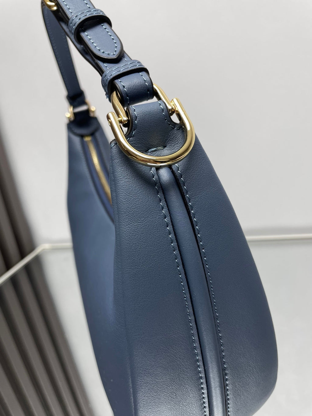 FENDI FENDIGRAPHY MEDIUM 29 IN QUEEN SMOOTH LAMBSKIN GOLD HARDWARE