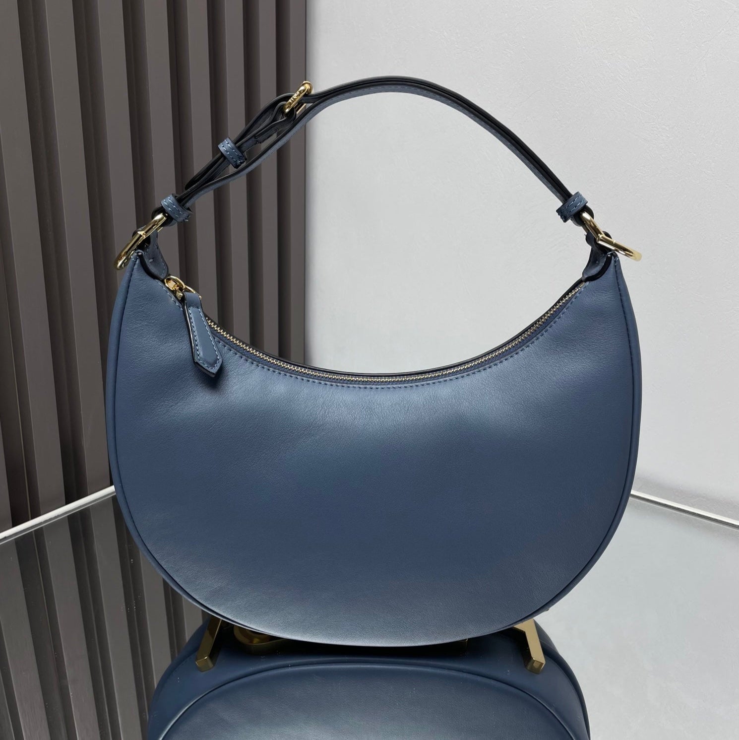 FENDI FENDIGRAPHY MEDIUM 29 IN QUEEN SMOOTH LAMBSKIN GOLD HARDWARE