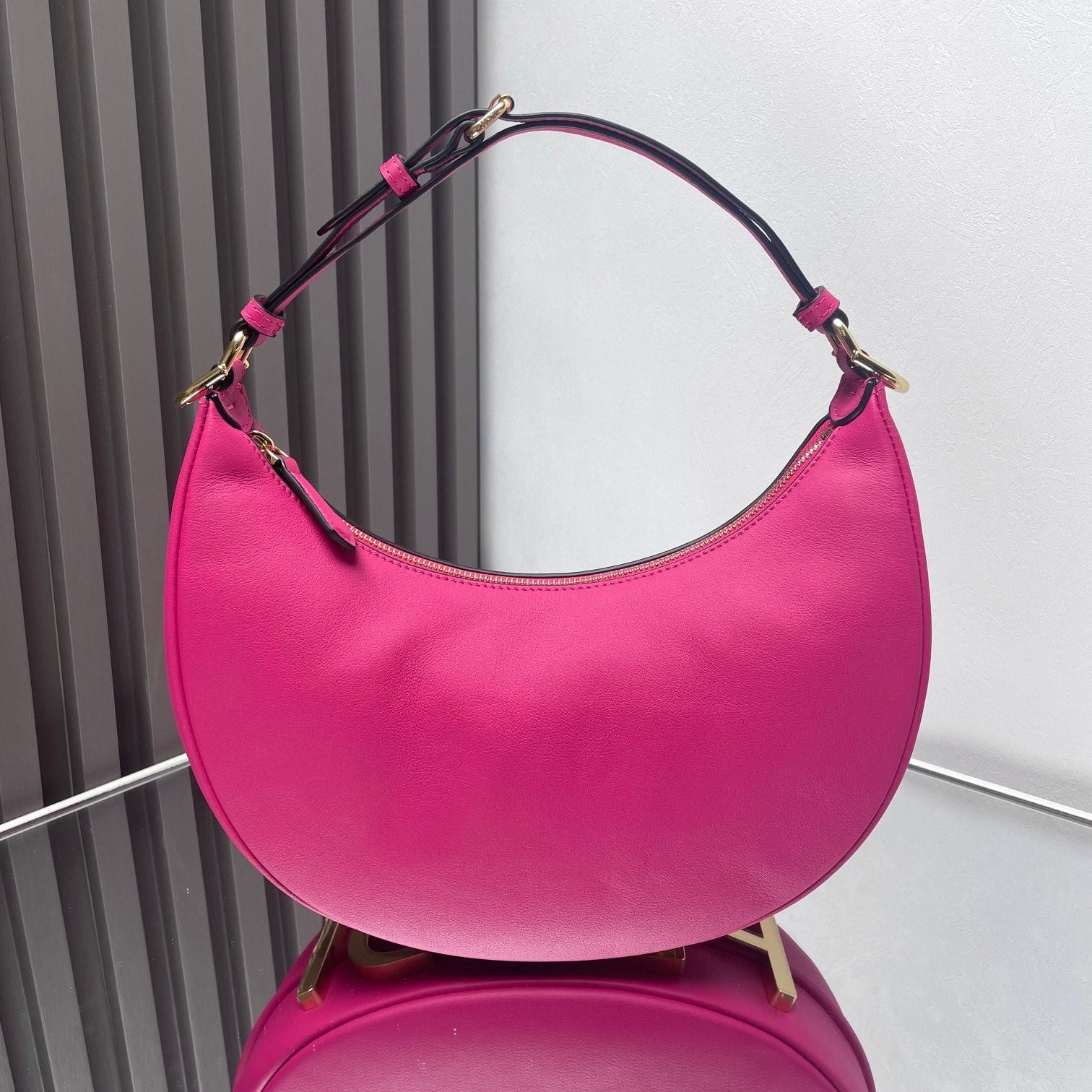FENDI FENDIGRAPHY MEDIUM 29 IN BRIGHT PINK SMOOTH LAMBSKIN GOLD HARDWARE