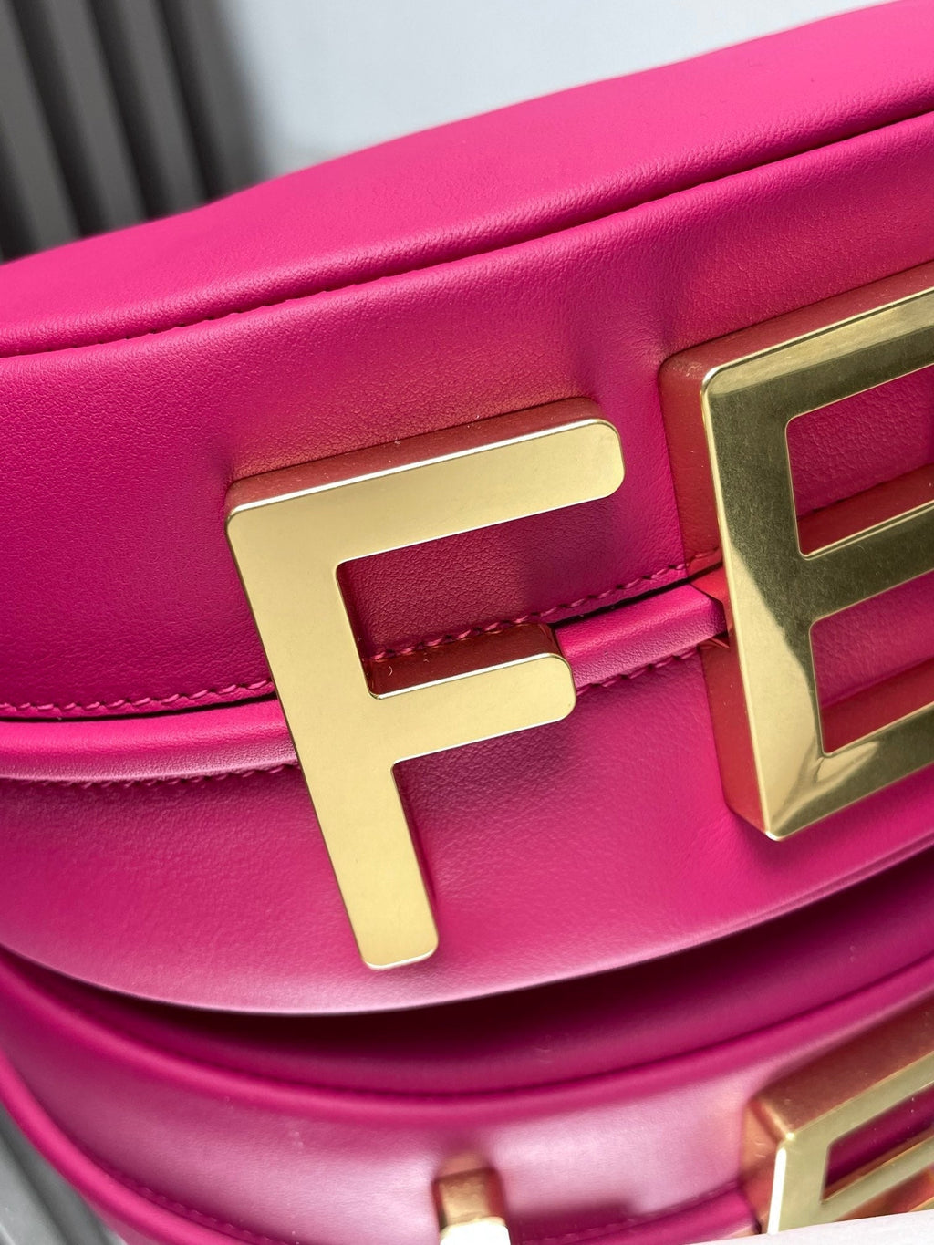 FENDI FENDIGRAPHY MEDIUM 29 IN BRIGHT PINK SMOOTH LAMBSKIN GOLD HARDWARE