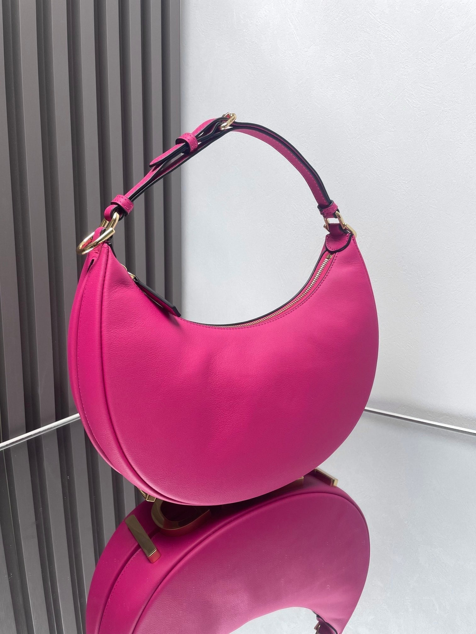 FENDI FENDIGRAPHY MEDIUM 29 IN BRIGHT PINK SMOOTH LAMBSKIN GOLD HARDWARE