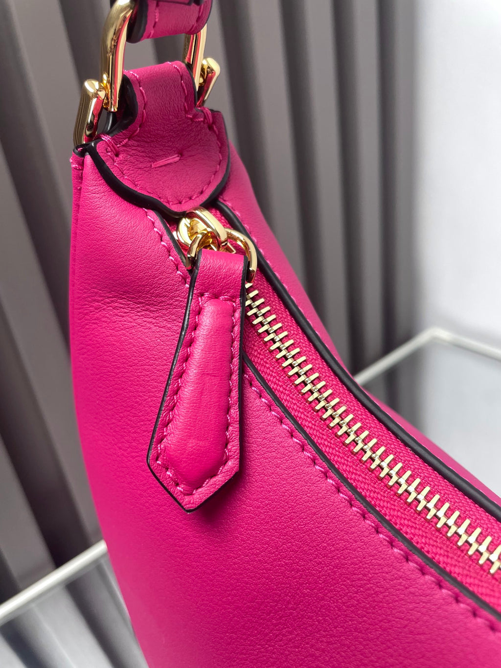 FENDI FENDIGRAPHY MEDIUM 29 IN BRIGHT PINK SMOOTH LAMBSKIN GOLD HARDWARE