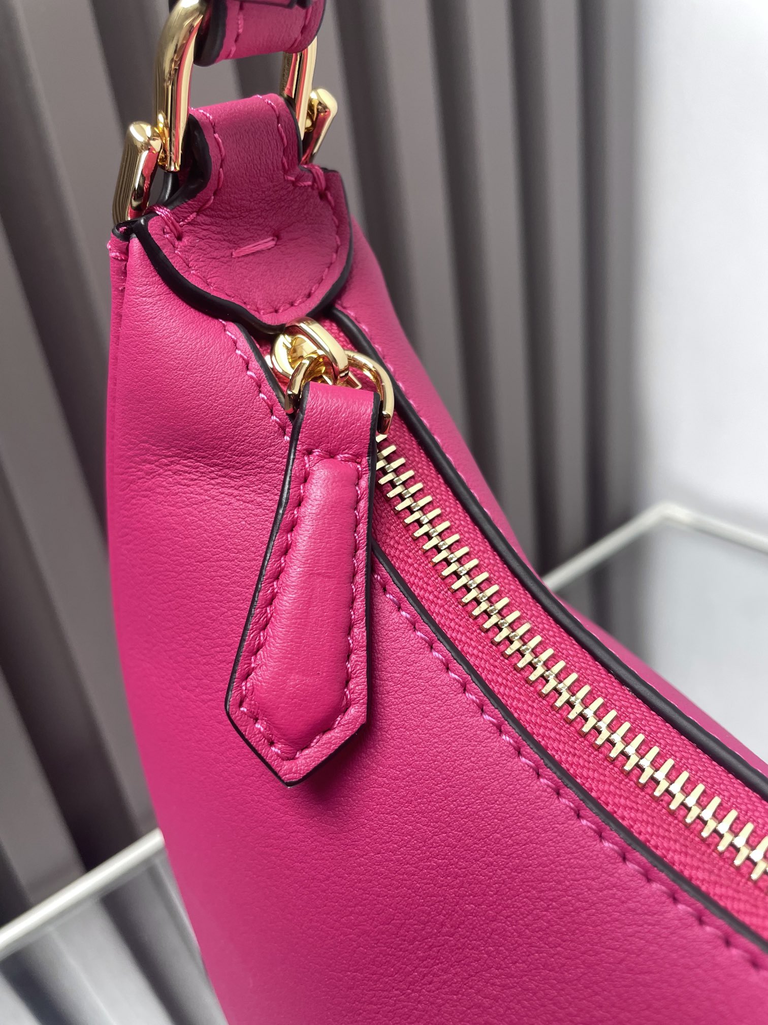 FENDI FENDIGRAPHY MEDIUM 29 IN BRIGHT PINK SMOOTH LAMBSKIN GOLD HARDWARE