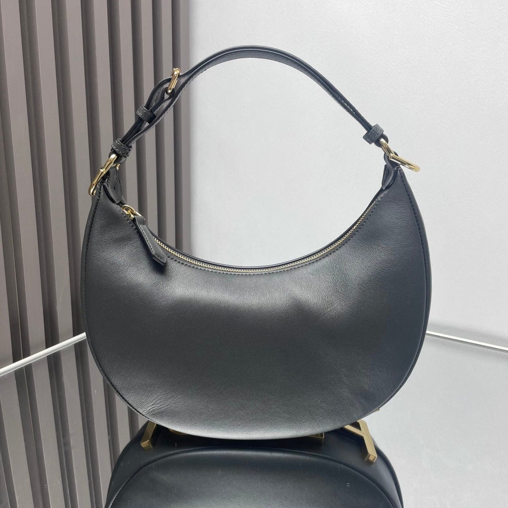 FENDI FENDIGRAPHY MEDIUM 29 IN BLACK SMOOTH LAMBSKIN GOLD HARDWARE
