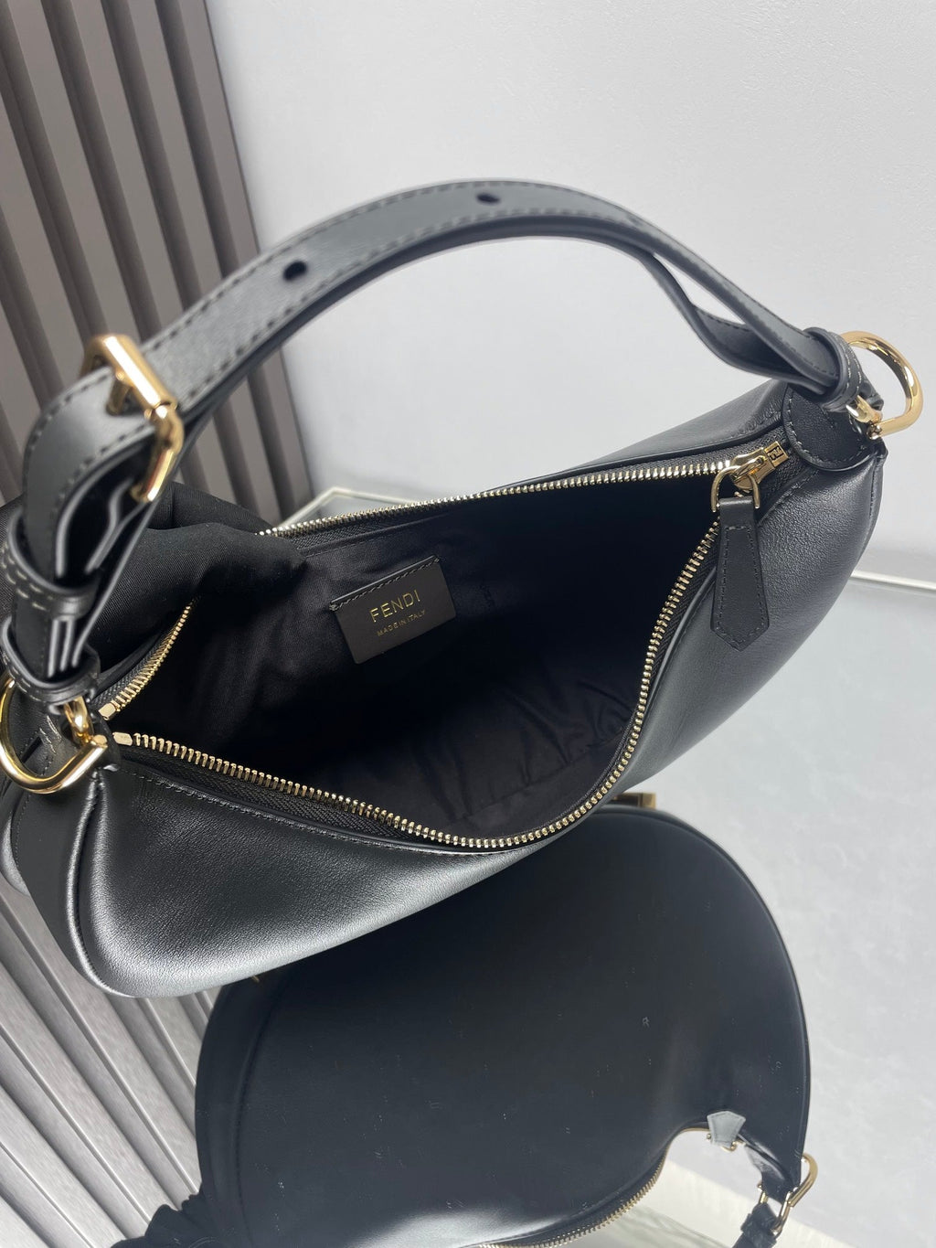 FENDI FENDIGRAPHY MEDIUM 29 IN BLACK SMOOTH LAMBSKIN GOLD HARDWARE