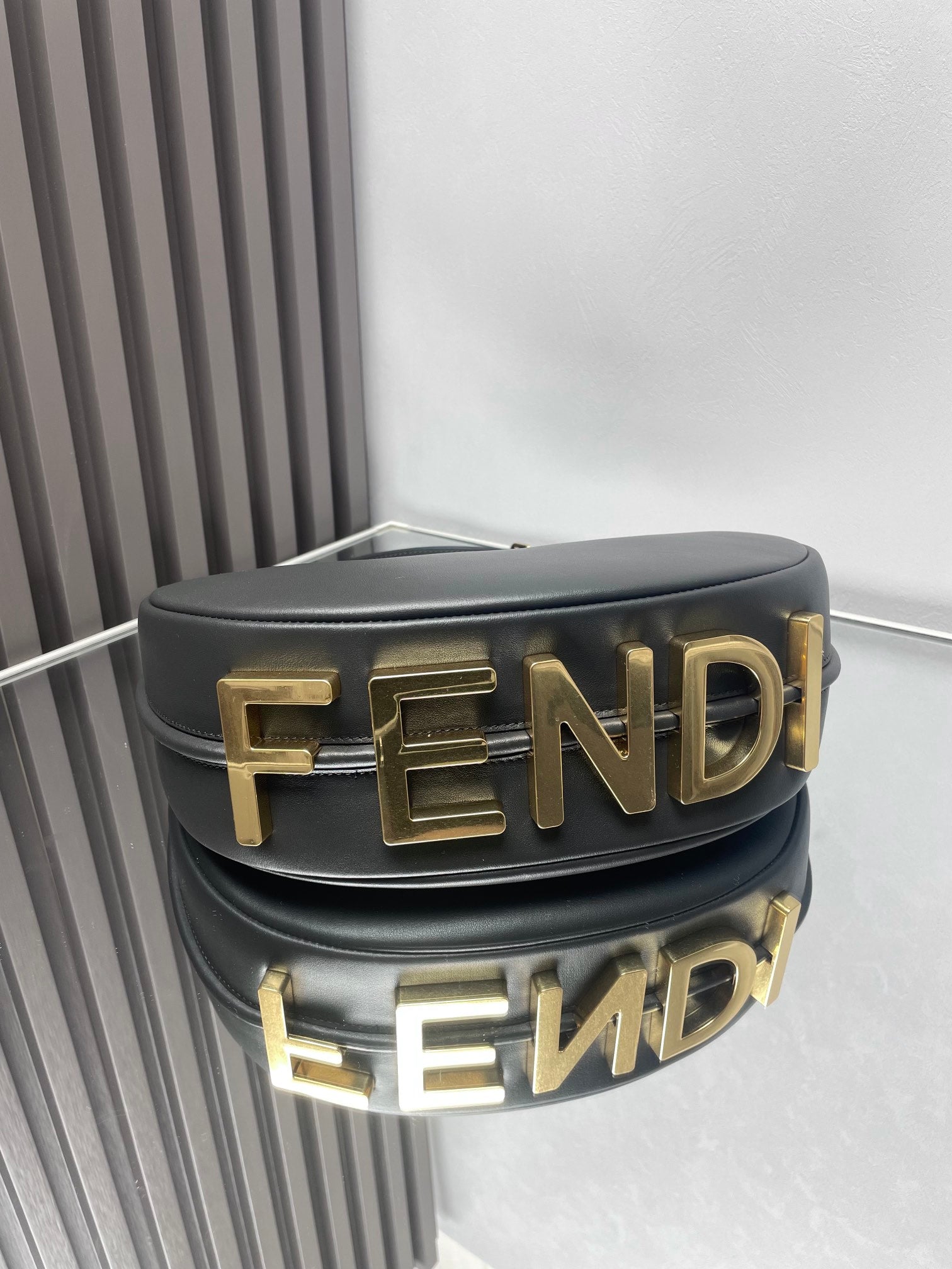 FENDI FENDIGRAPHY MEDIUM 29 IN BLACK SMOOTH LAMBSKIN GOLD HARDWARE