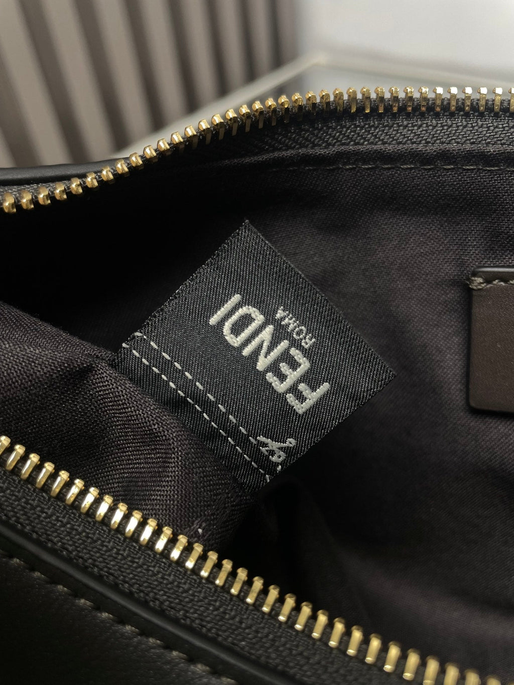 FENDI FENDIGRAPHY MEDIUM 29 IN BLACK SMOOTH LAMBSKIN GOLD HARDWARE