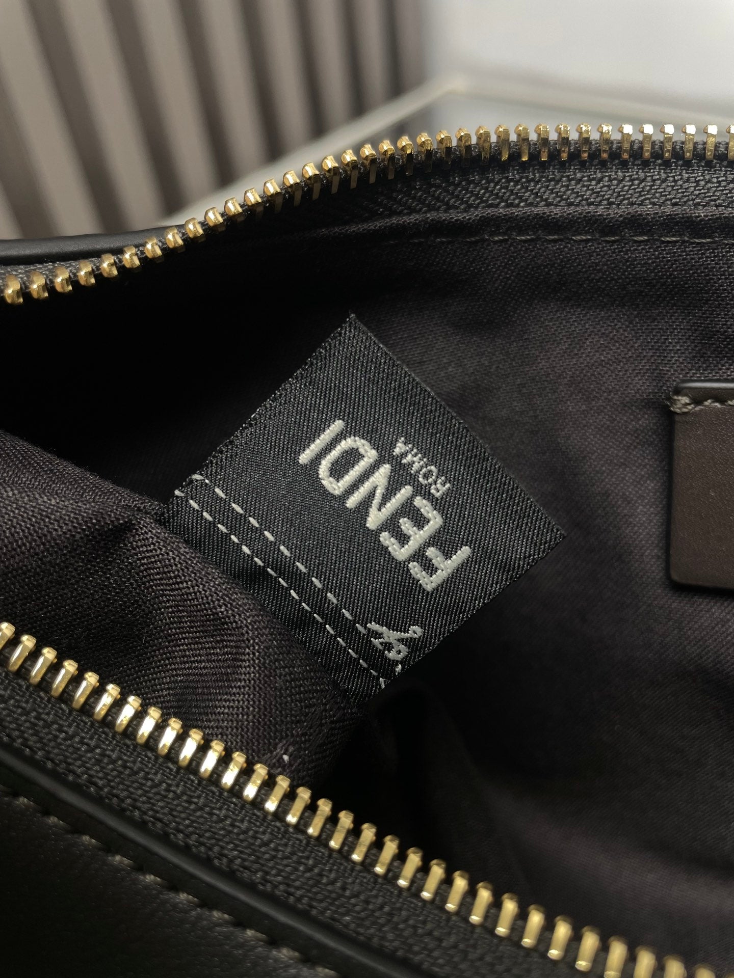 FENDI FENDIGRAPHY MEDIUM 29 IN BLACK SMOOTH LAMBSKIN GOLD HARDWARE