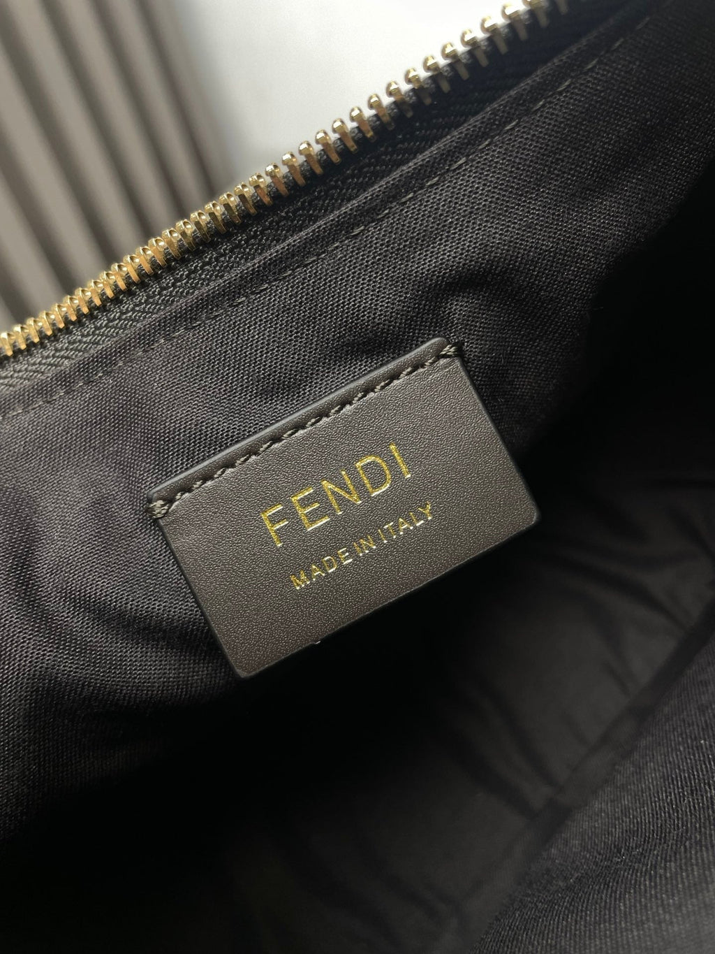 FENDI FENDIGRAPHY MEDIUM 29 IN BLACK SMOOTH LAMBSKIN GOLD HARDWARE