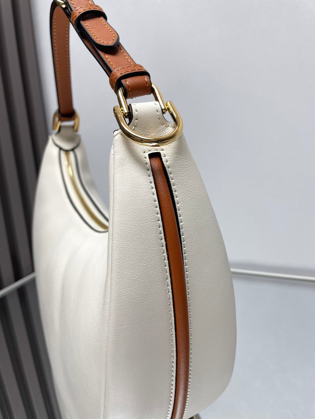 FENDI FENDIGRAPHY MEDIUM 29 IN WHITE AND ORANGE TRIM SMOOTH LAMBSKIN GOLD HARDWARE