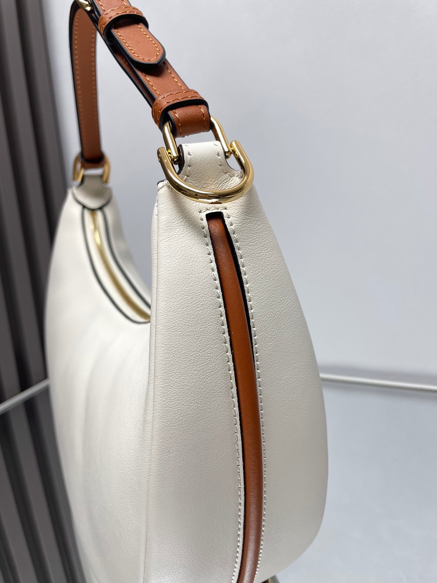FENDI FENDIGRAPHY MEDIUM 29 IN WHITE AND ORANGE TRIM SMOOTH LAMBSKIN GOLD HARDWARE