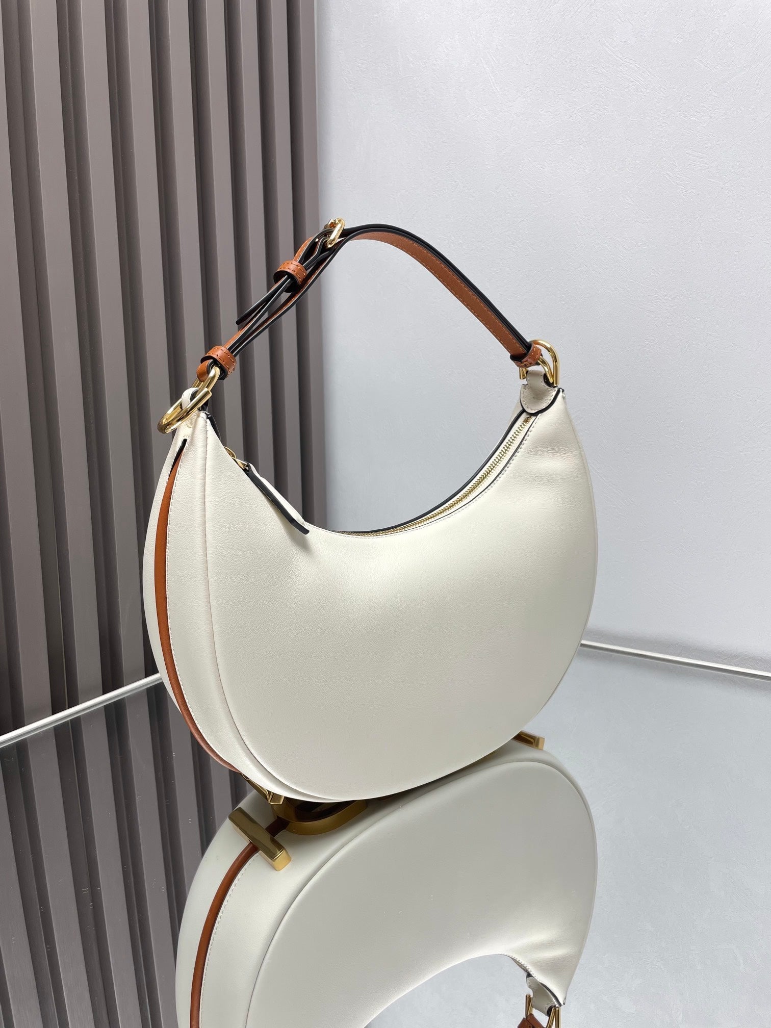 FENDI FENDIGRAPHY MEDIUM 29 IN WHITE AND ORANGE TRIM SMOOTH LAMBSKIN GOLD HARDWARE