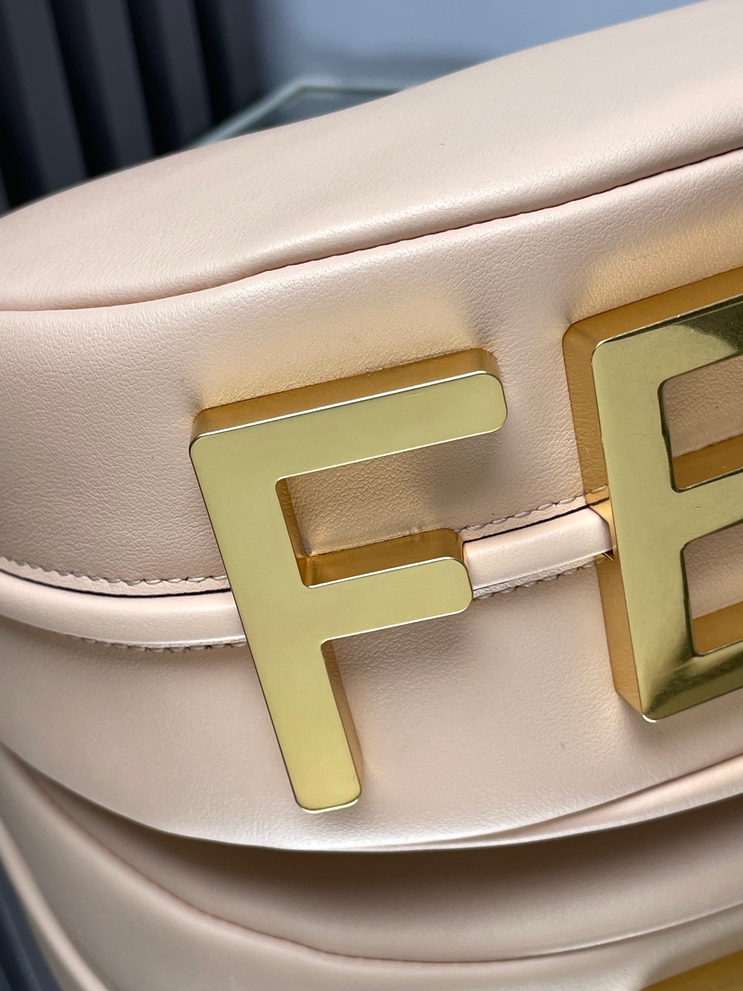FENDI FENDIGRAPHY MEDIUM 29 IN BISQUE SMOOTH LAMBSKIN GOLD HARDWARE