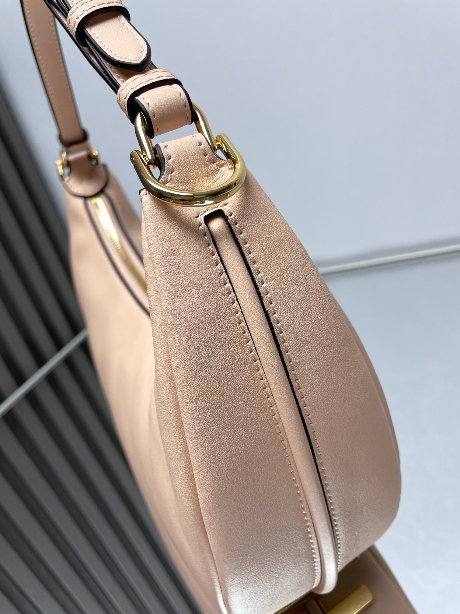 FENDI FENDIGRAPHY MEDIUM 29 IN BISQUE SMOOTH LAMBSKIN GOLD HARDWARE