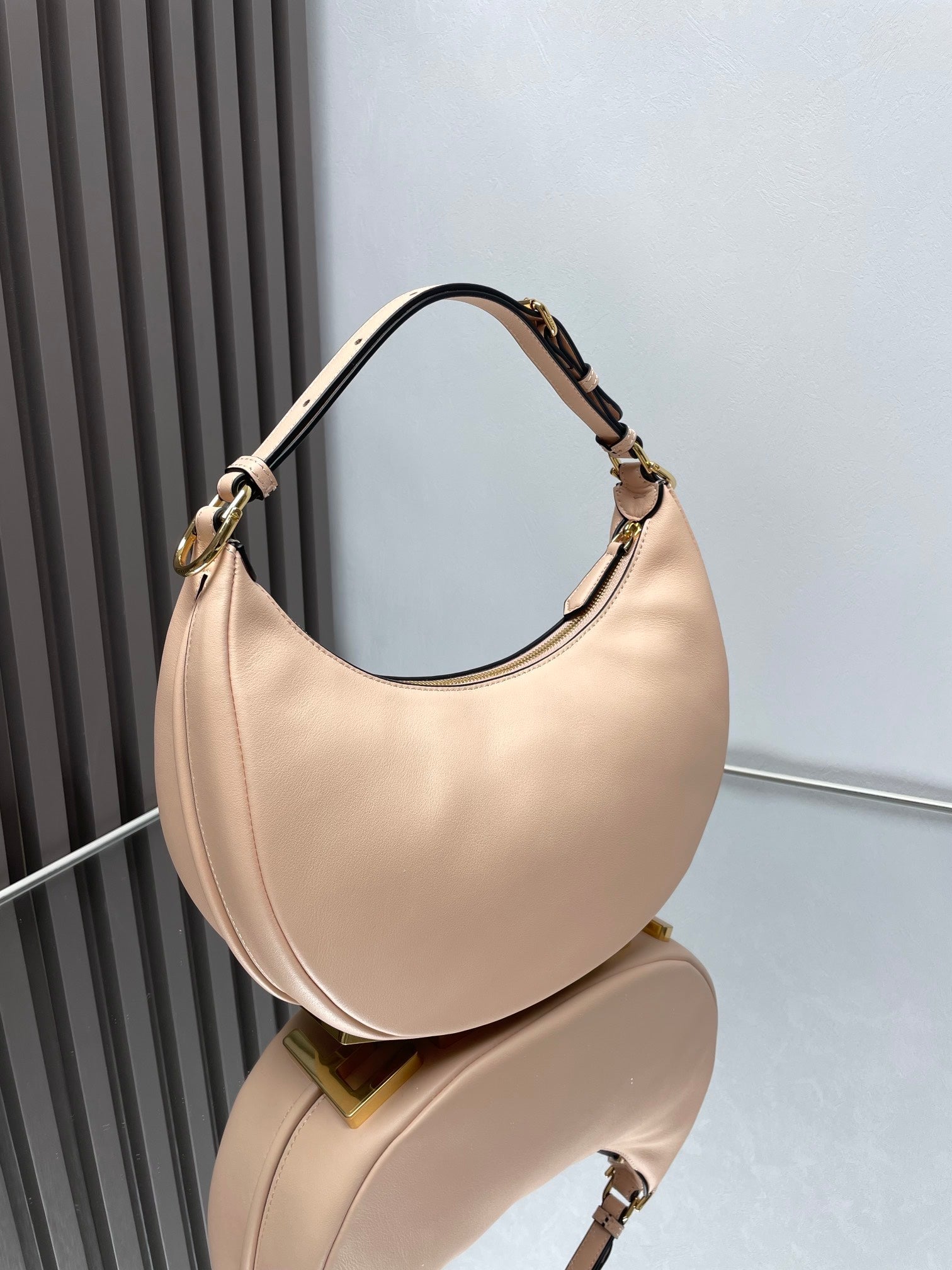 FENDI FENDIGRAPHY MEDIUM 29 IN BISQUE SMOOTH LAMBSKIN GOLD HARDWARE