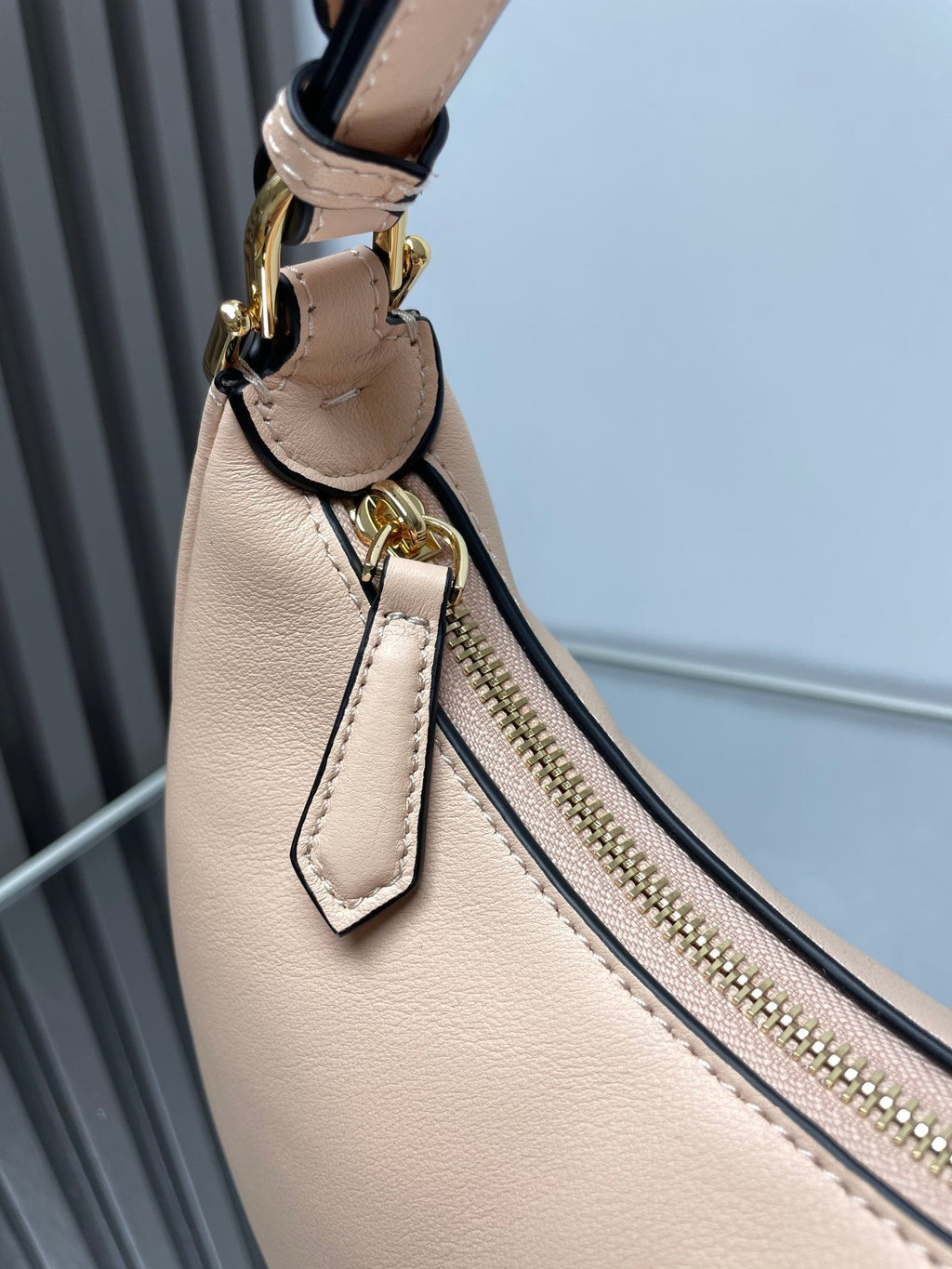 FENDI FENDIGRAPHY MEDIUM 29 IN BISQUE SMOOTH LAMBSKIN GOLD HARDWARE