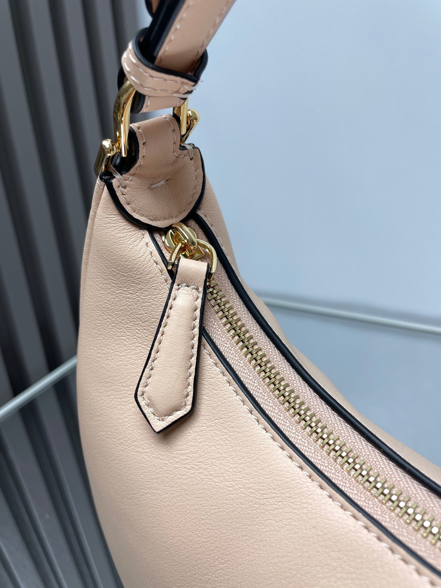 FENDI FENDIGRAPHY MEDIUM 29 IN BISQUE SMOOTH LAMBSKIN GOLD HARDWARE