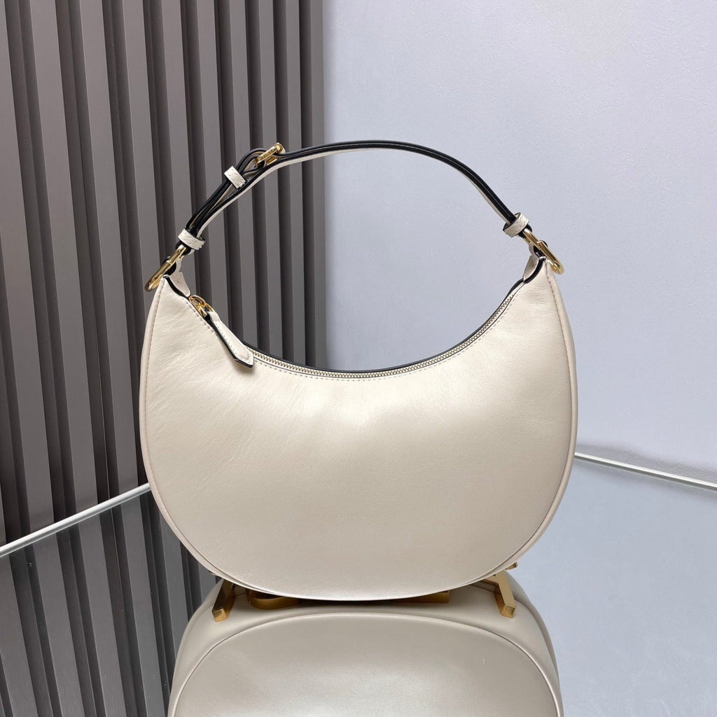 FENDI FENDIGRAPHY MEDIUM 29 IN WHITE SMOOTH LAMBSKIN GOLD HARDWARE