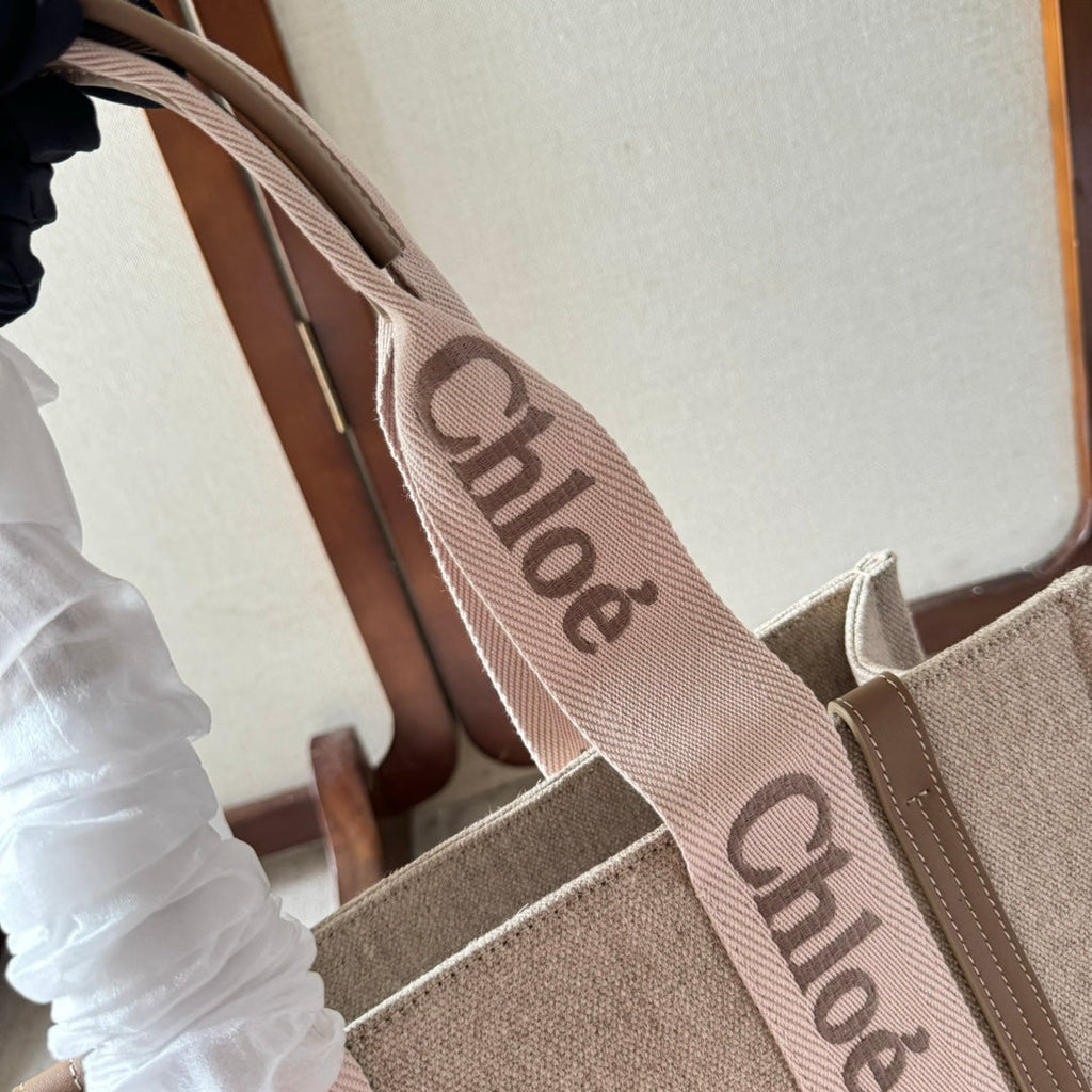 CHLOE MEDIUM WOODY TOTE BAG 37 IN BEIGE LINEN CANVAS LIGHT PINK WEBBING LOGO EMBROIDERY