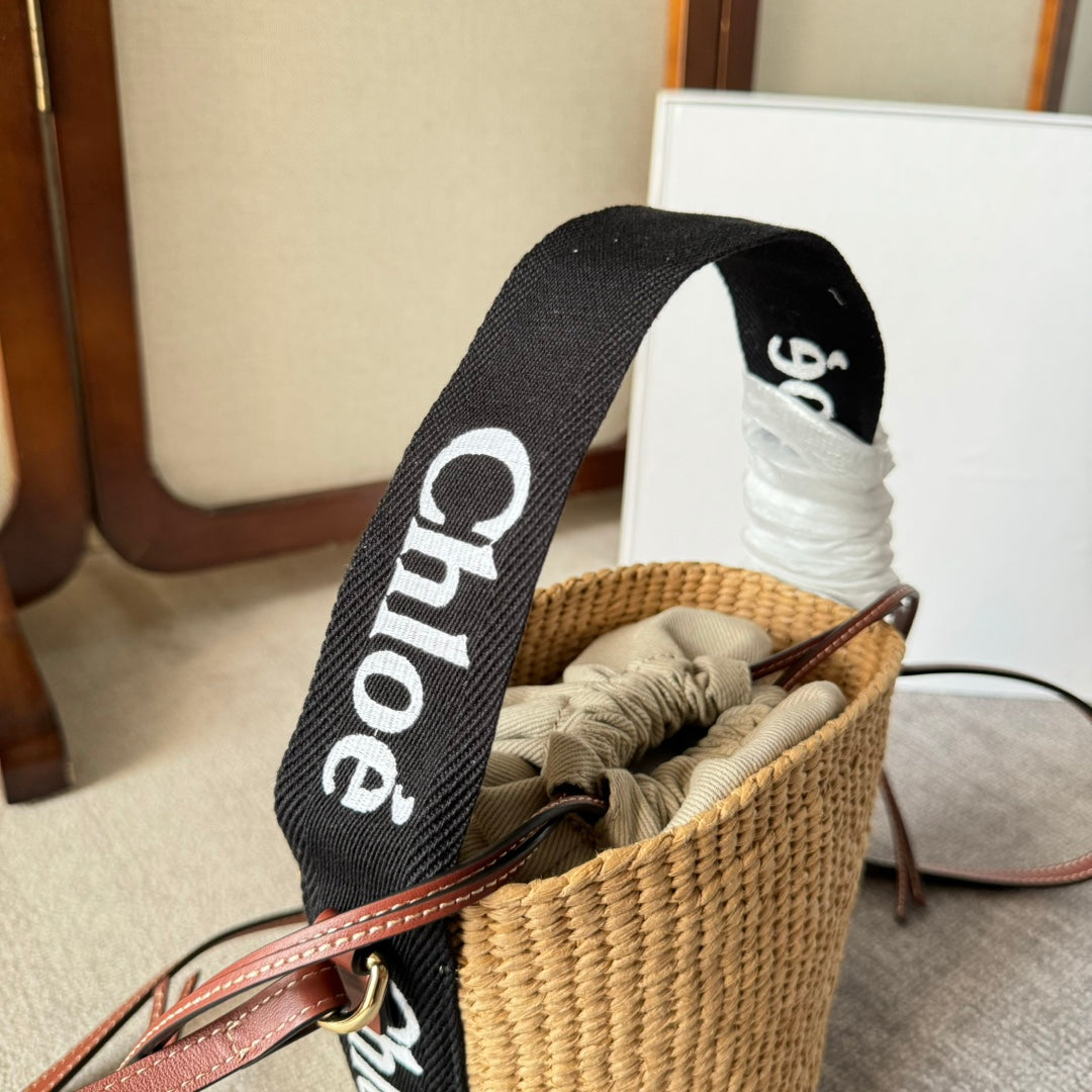 CHLOE SMALL WOODY BASKET 17 IN NATURAL FIBERS BLACK WEBBING BROWN CALFSKIN