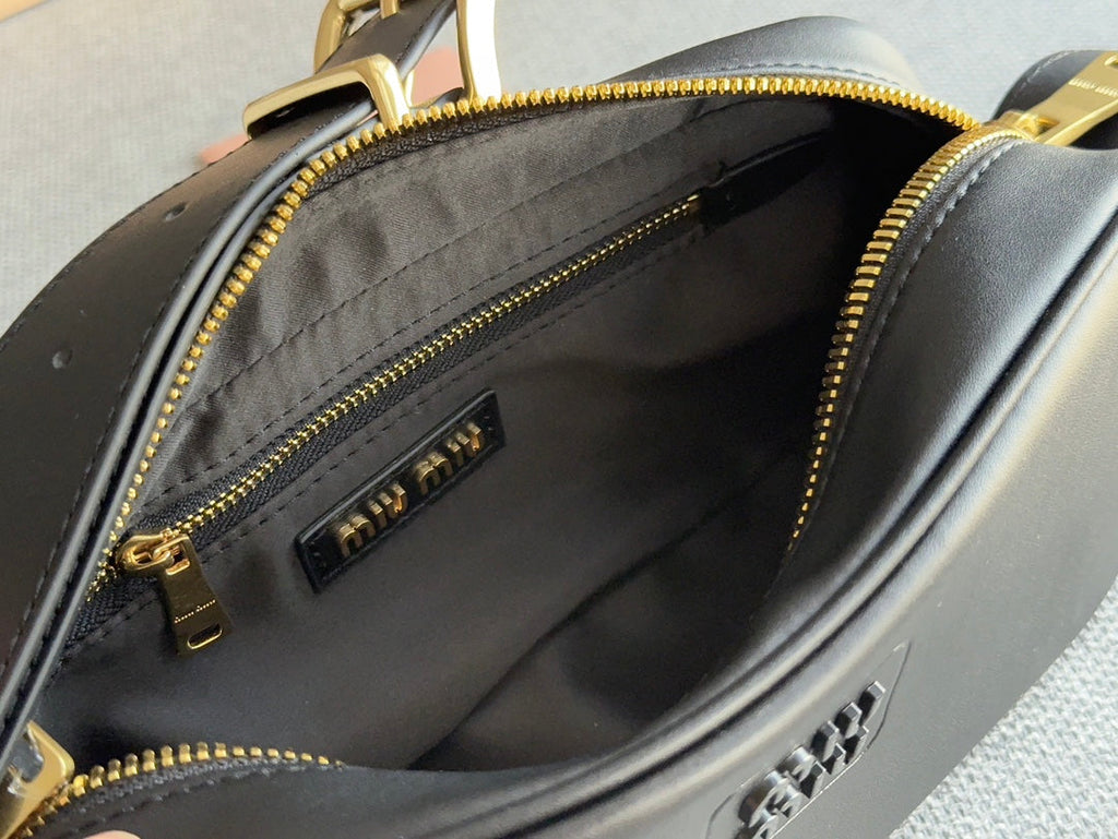 FENDI BAGUETTE 25 BAG IN BLACK CALFSKIN
